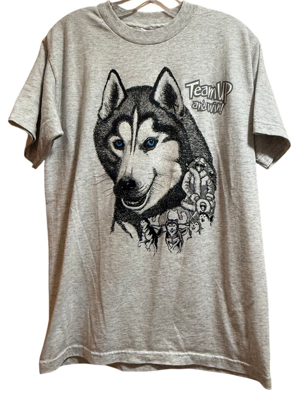Vintage Siberian Husky Team Up Graphic T-Shirt - Size Medium